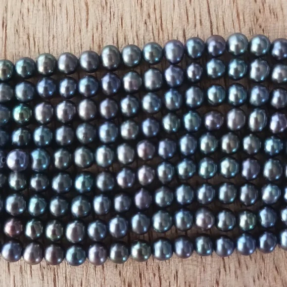 GII Nine Strand Freshwater Pearl Choker with .925 Fittings. Peacock - Picture 6 of 7